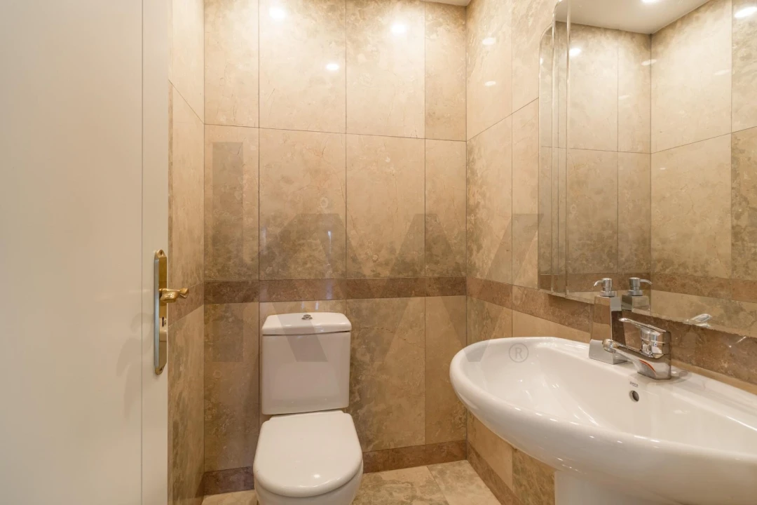Apartamento T4 para Arrendamento em Campolide Foto 28