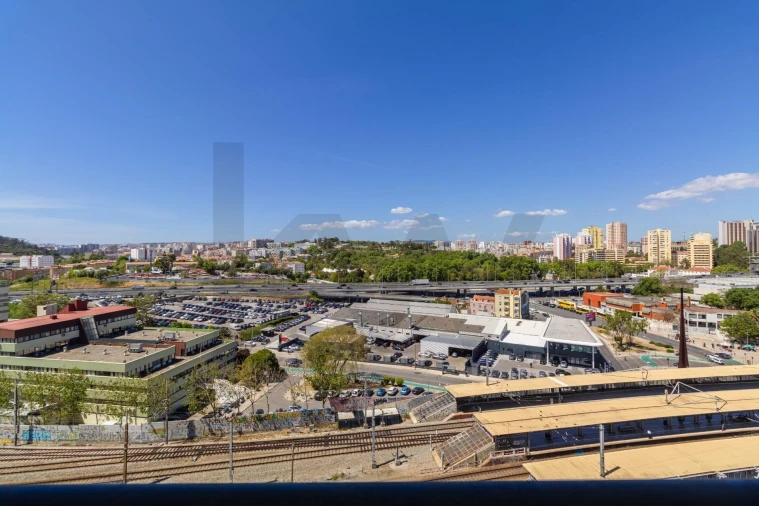 Apartamento T4 para Arrendamento em Campolide Foto 35