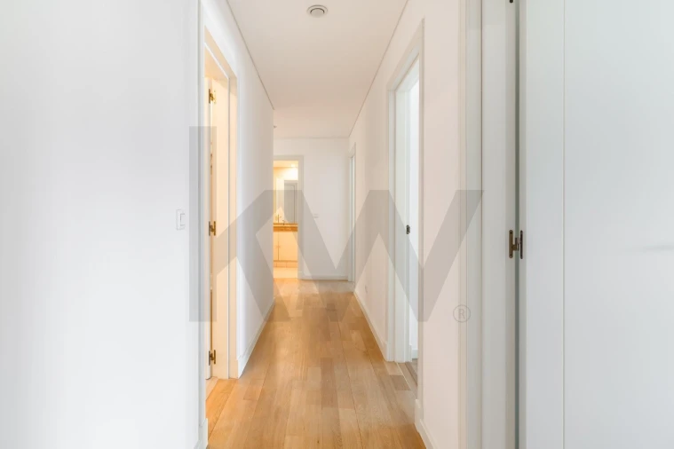 Apartamento T4 para Arrendamento em Campolide Foto 23