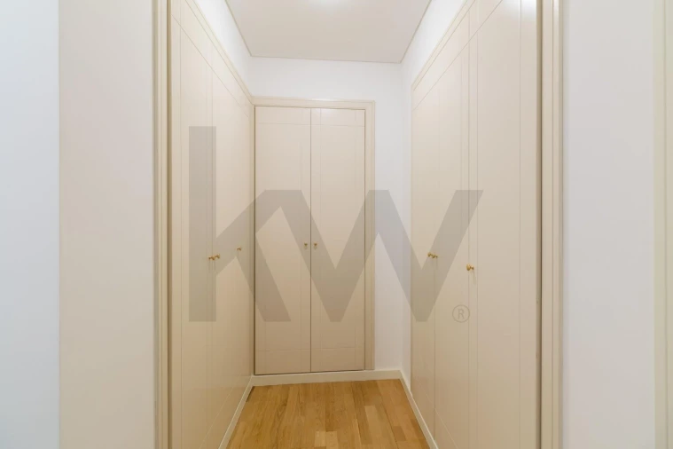 Apartamento T4 para Arrendamento em Campolide Foto 31