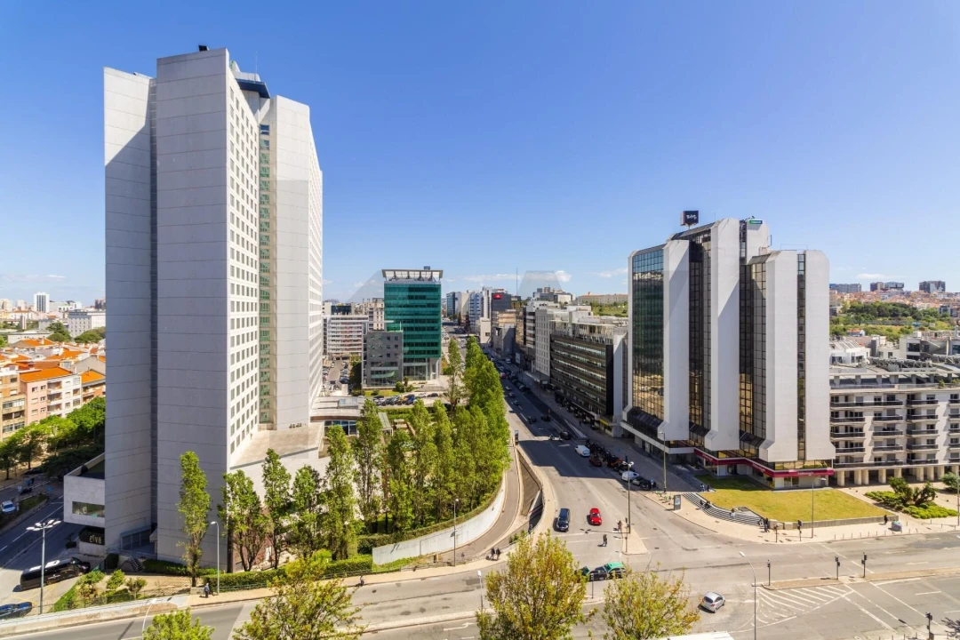 Apartamento T4 para Arrendamento em Campolide Foto 2