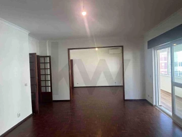 Apartamento T4 para Arrendamento em São Domingos de Benfica