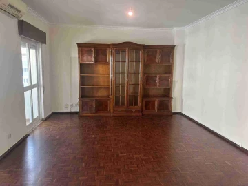 Apartamento T4 para Arrendamento em São Domingos de Benfica