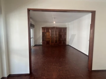 Apartamento T4 para Arrendamento em São Domingos de Benfica