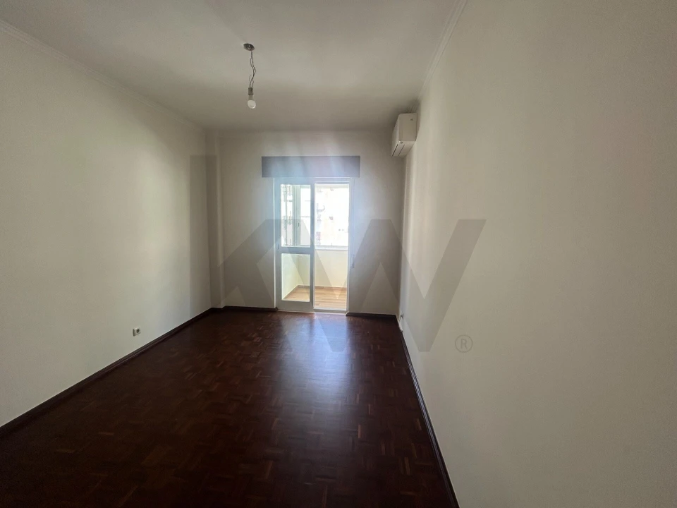 Apartamento T4 para Arrendamento em São Domingos de Benfica Foto 8