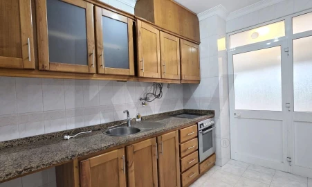 Apartamento T2 para Arrendamento em Cabeça Santa