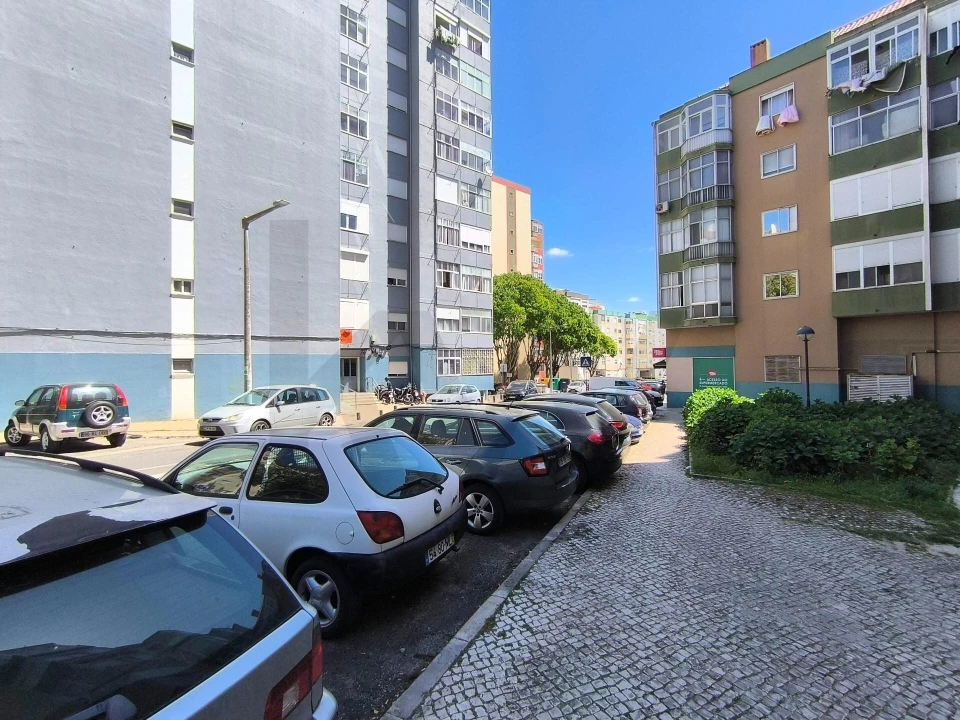 Apartamento para Venda em Alfragide Foto 29