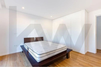 Apartamento T4 para Arrendamento em Lordelo do Ouro e Massarelos
