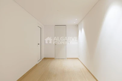 Moradia T6 para Venda em Quarteira