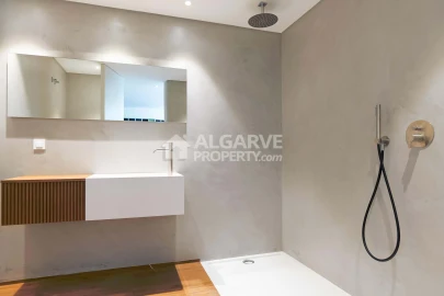 Moradia T6 para Venda em Quarteira