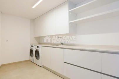 Moradia T6 para Venda em Quarteira