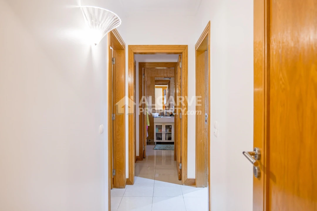 Apartamento T2 para Venda em Quarteira Foto 9