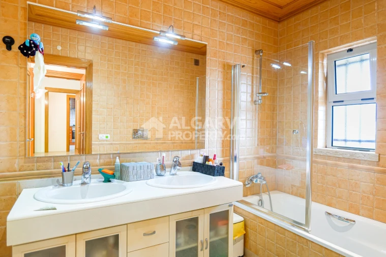Apartamento T2 para Venda em Quarteira Foto 6