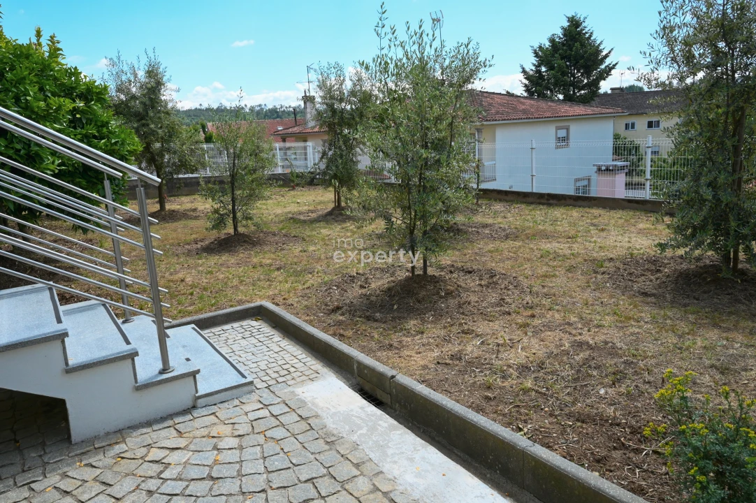 Moradia T5 para Venda em Satão Foto 31