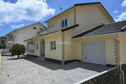 Moradia T5 para Venda em Satão