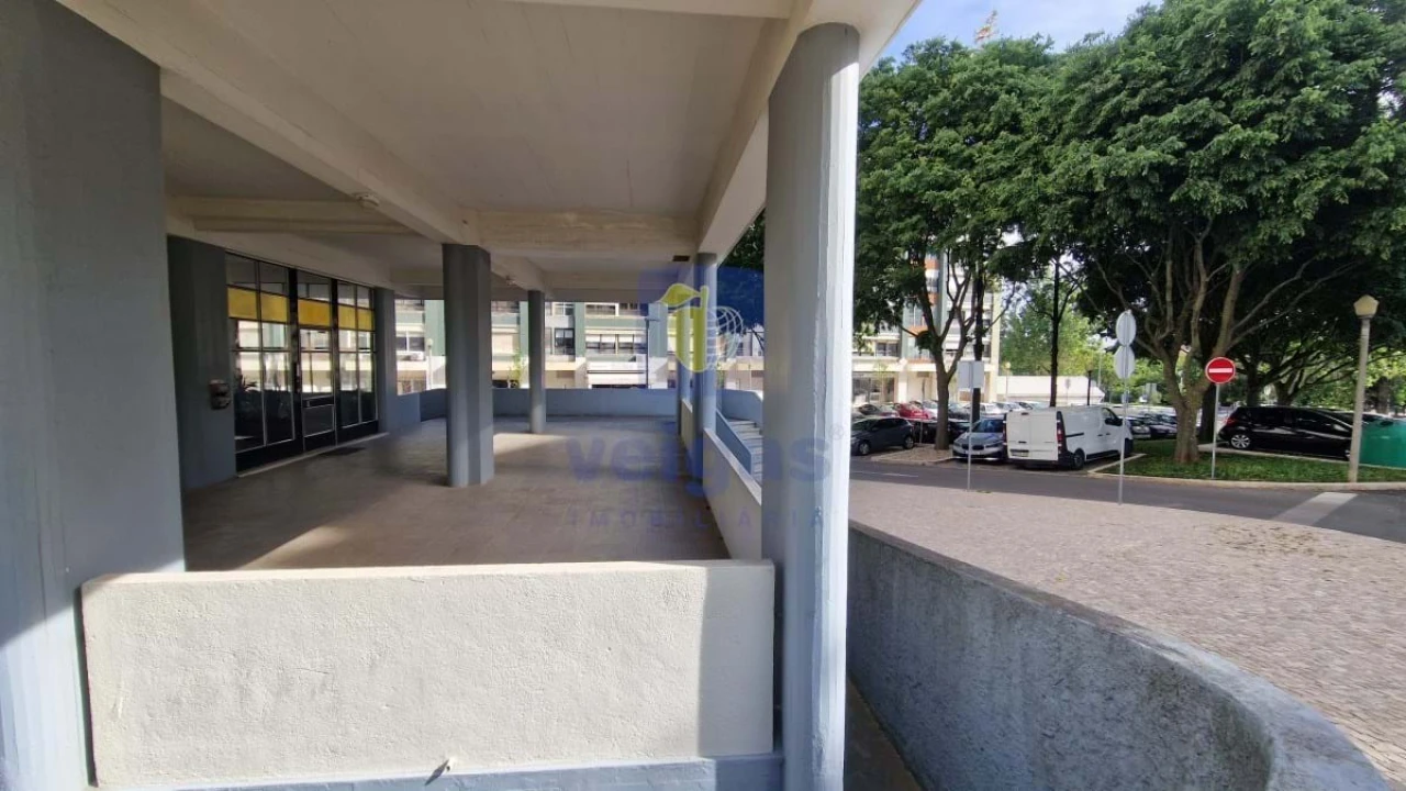 Apartamento T4 para Arrendamento em Olivais Foto 11