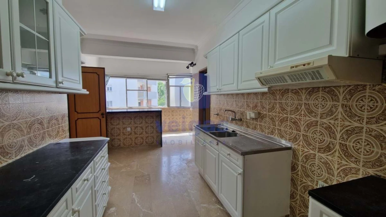 Apartamento T4 para Arrendamento em Olivais Foto 4