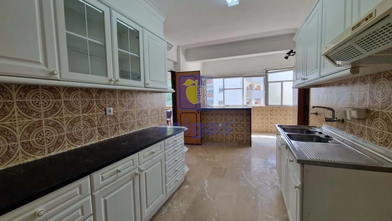 Apartamento T4 para Arrendamento em Olivais Foto 31