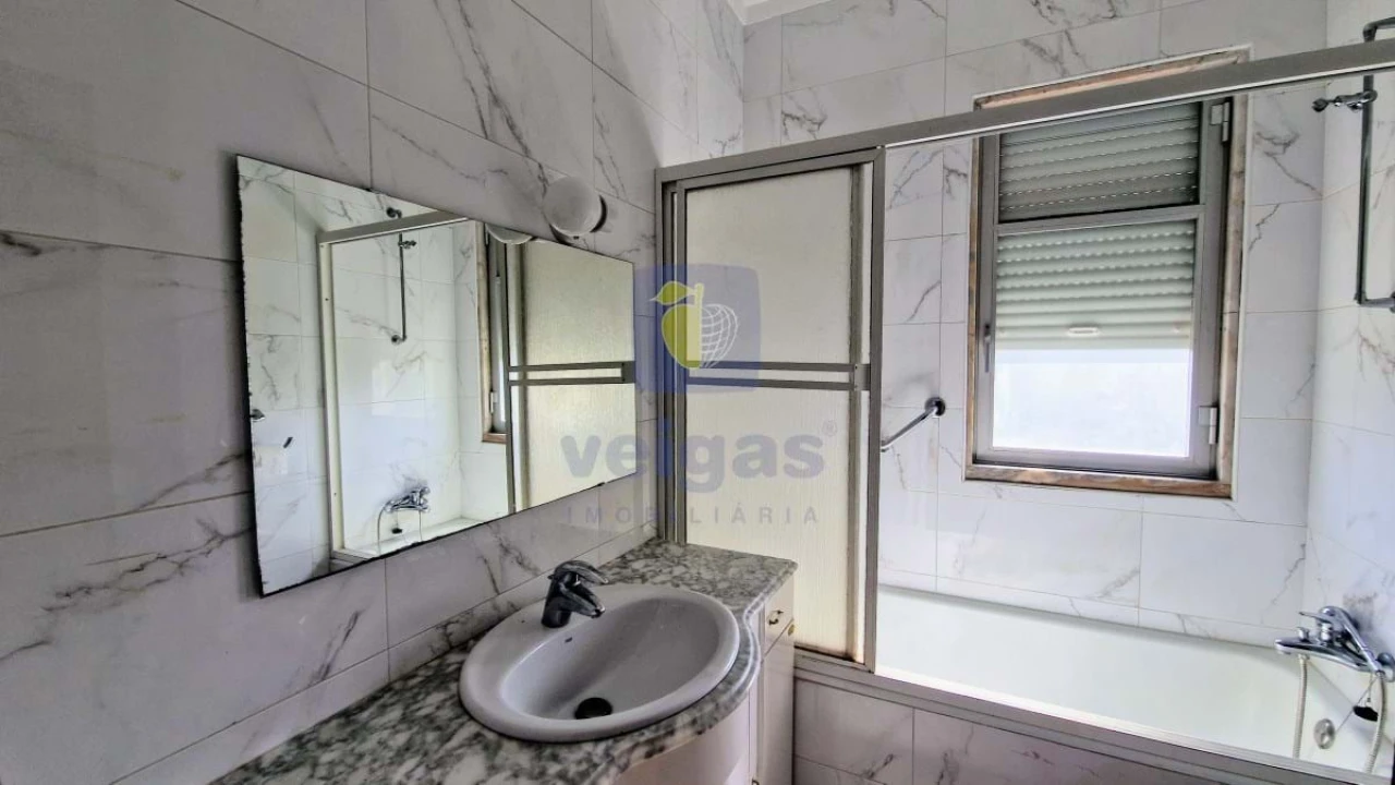 Apartamento T4 para Arrendamento em Olivais Foto 24