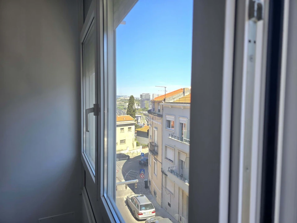 Apartamento T1 para Arrendamento em Campolide Foto 11