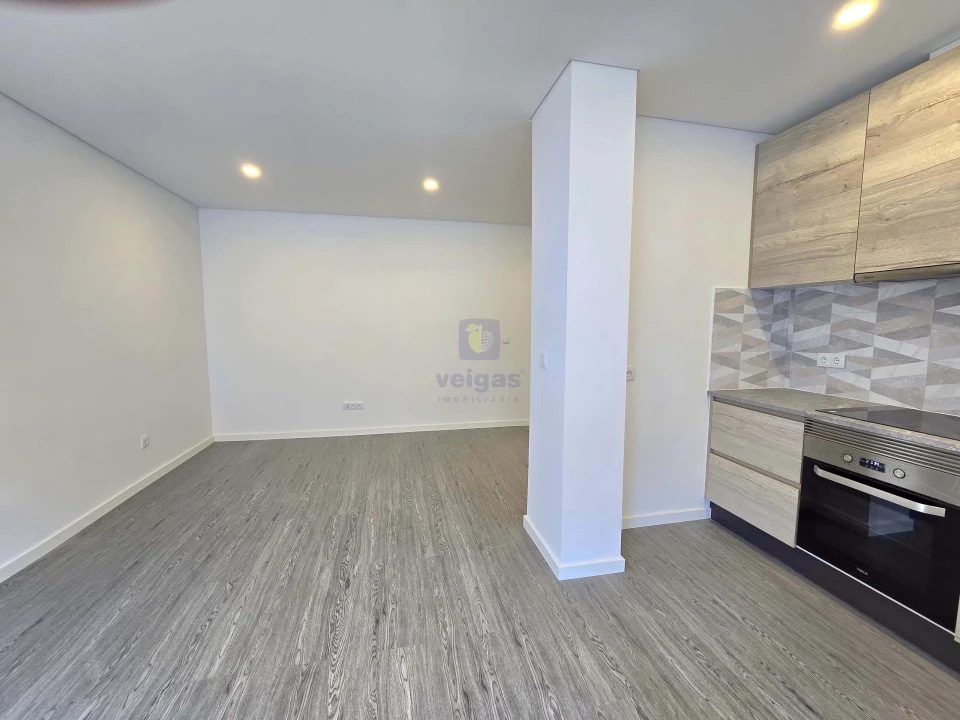 Apartamento T1 para Arrendamento em Campolide Foto 10