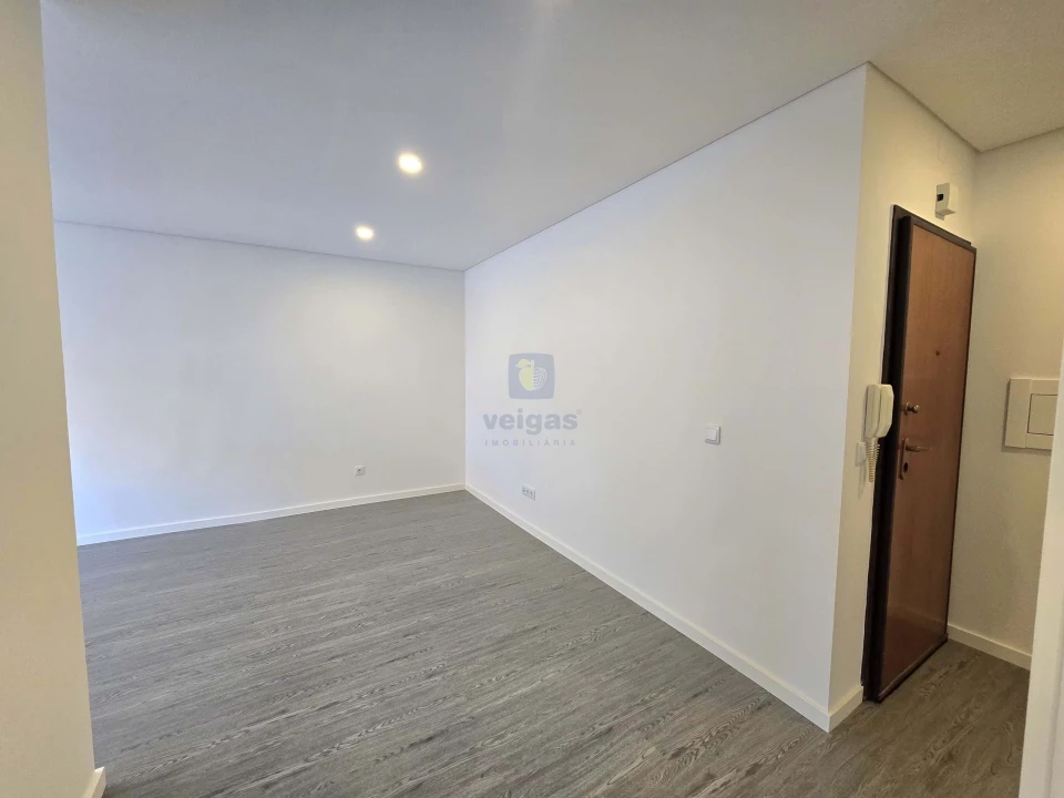 Apartamento T1 para Arrendamento em Campolide Foto 8