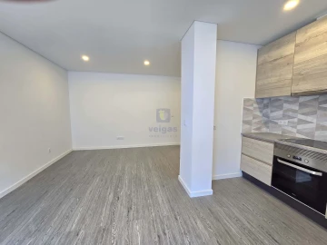 Apartamento T1 para Arrendamento em Campolide
