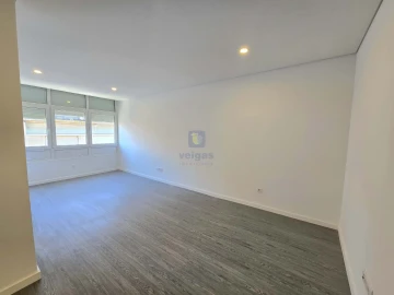 Apartamento T1 para Arrendamento em Campolide