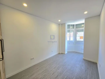 Apartamento T1 para Arrendamento em Campolide