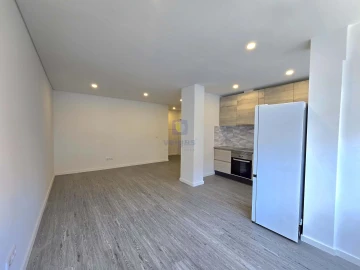 Apartamento T1 para Arrendamento em Campolide