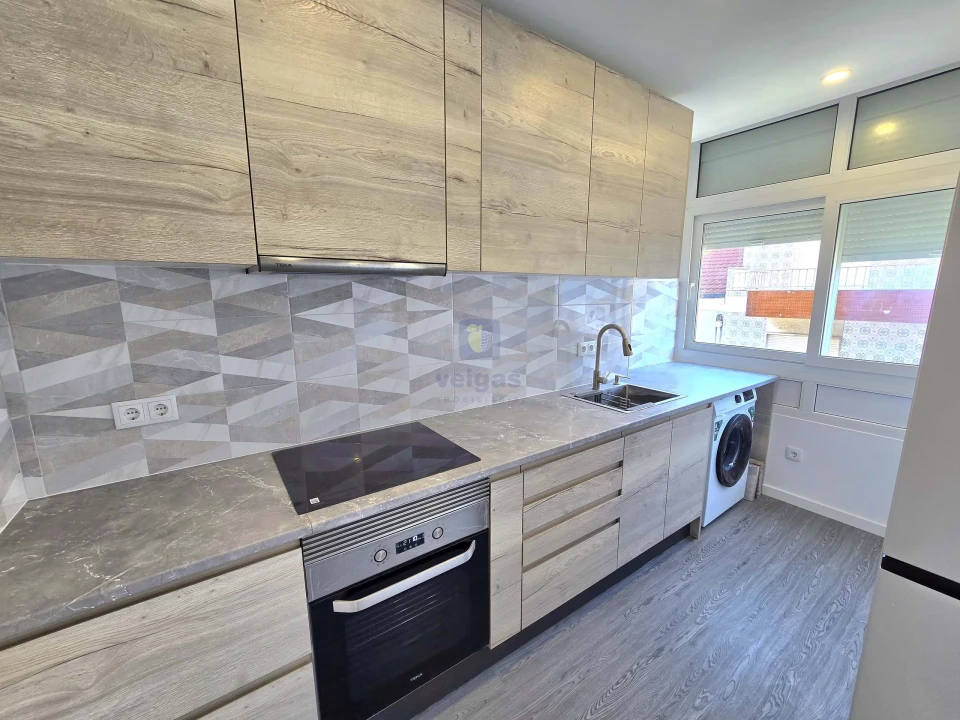 Apartamento T1 para Arrendamento em Campolide Foto 4