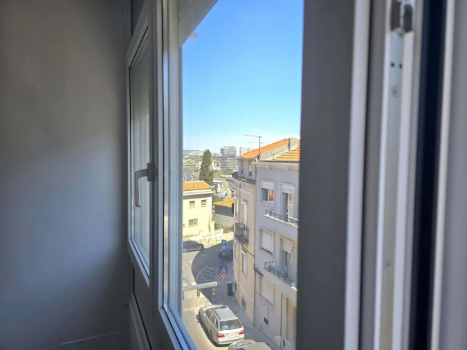 Apartamento T1 para Arrendamento em Campolide Foto 11