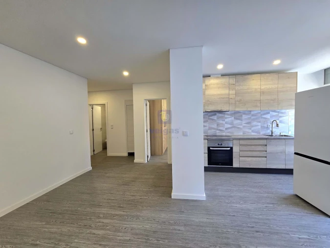 Apartamento T1 para Arrendamento em Campolide Foto 3