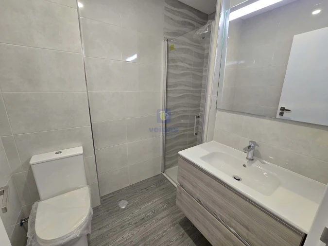 Apartamento T1 para Arrendamento em Campolide Foto 17