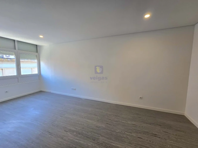 Apartamento T1 para Arrendamento em Campolide Foto 9