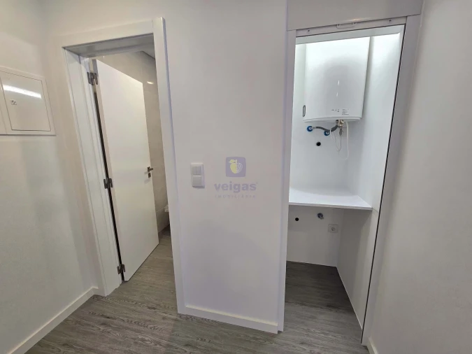 Apartamento T1 para Arrendamento em Campolide Foto 16
