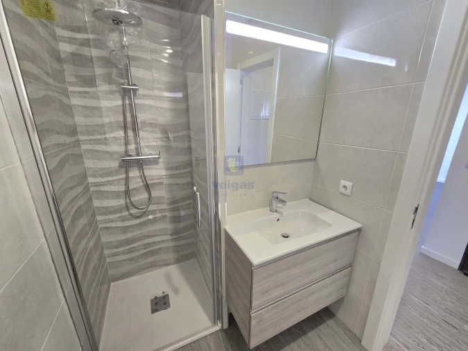 Apartamento T1 para Arrendamento em Campolide Foto 18