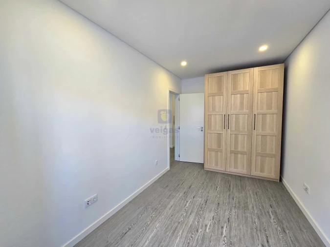 Apartamento T1 para Arrendamento em Campolide Foto 13