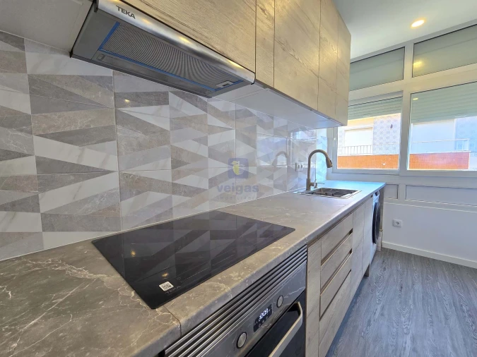 Apartamento T1 para Arrendamento em Campolide Foto 2