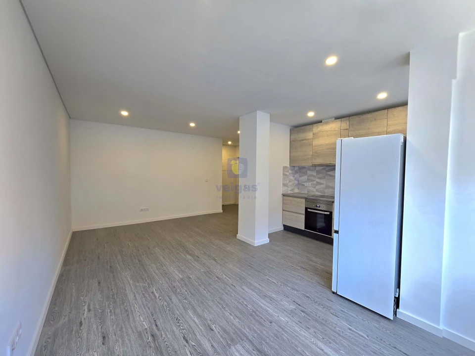 Apartamento T1 para Arrendamento em Campolide Foto 7