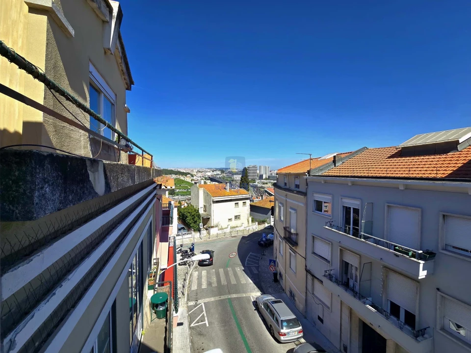 Apartamento T1 para Arrendamento em Campolide Foto 12