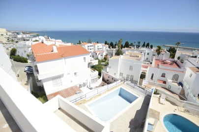 Moradia T3 para Venda em Albufeira e Olhos de Água