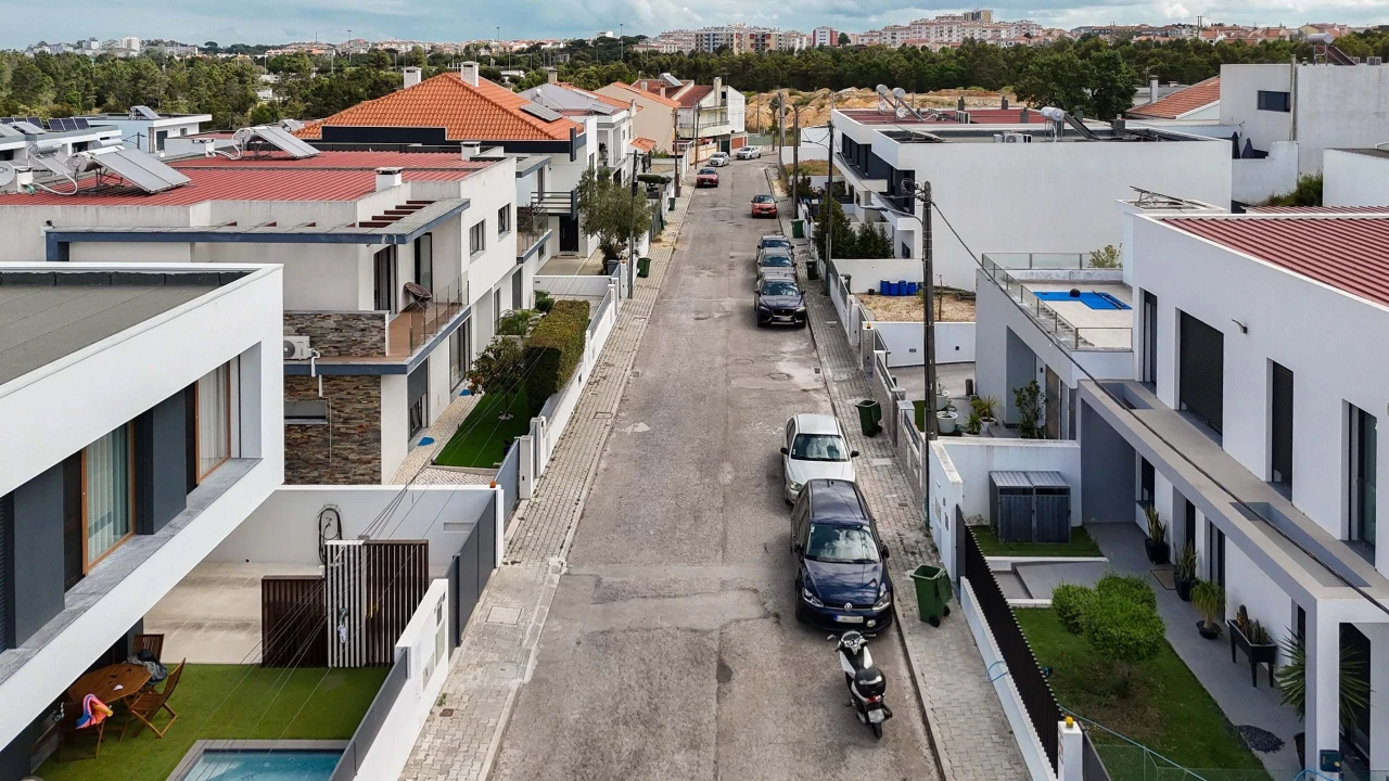 Moradia T4 para Venda em Amora Foto 49