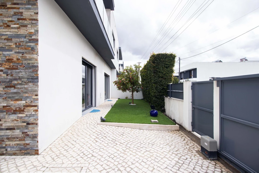 Moradia T4 para Venda em Amora Foto 36