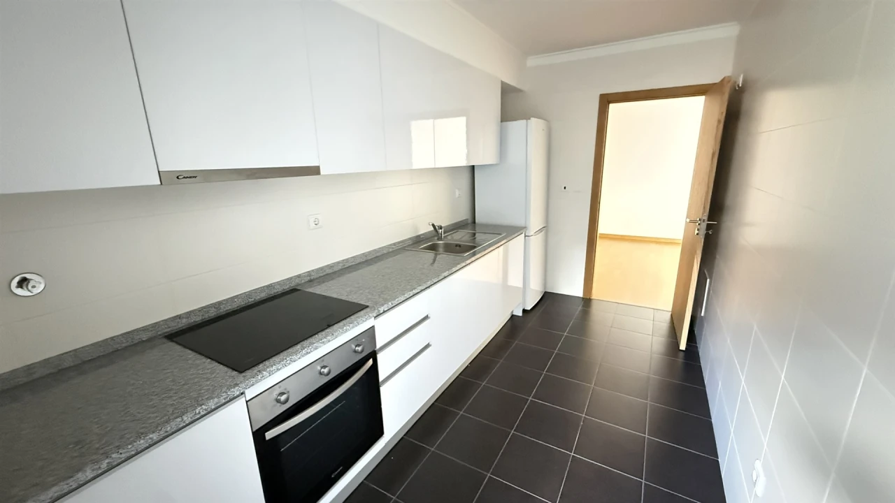 Apartamento T2 para Venda em Caniço Foto 6