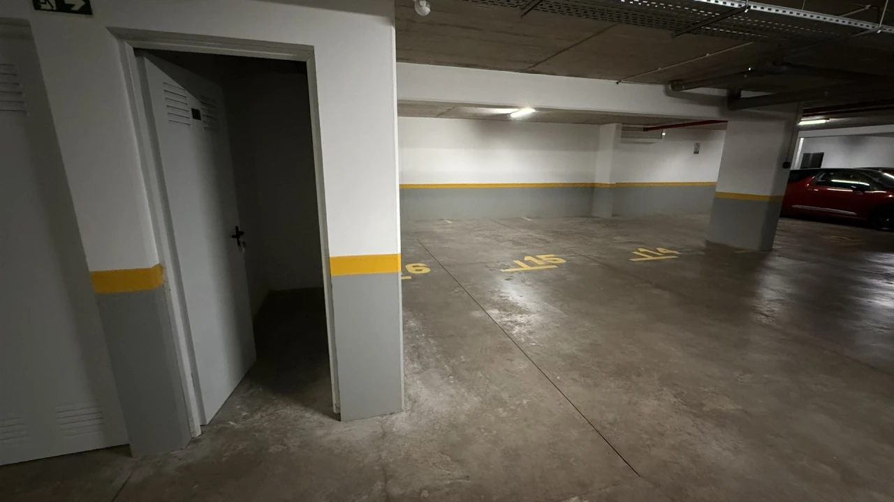 Apartamento T2 para Venda em Caniço Foto 19