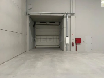 Armazém para Arrendamento em Antas e Abade de Vermoim