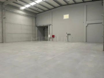 Armazém para Arrendamento em Antas e Abade de Vermoim