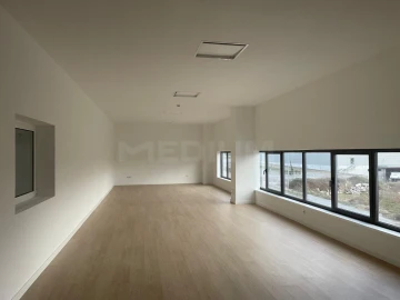 Armazém para Arrendamento em Antas e Abade de Vermoim