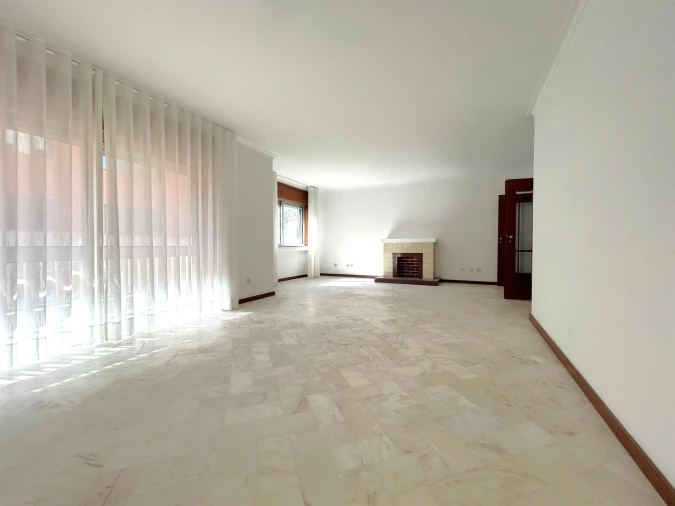 Apartamento T4 para Arrendamento em Aldoar, Foz do Douro e Nevogilde Foto 4